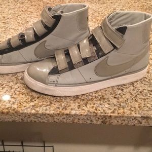 Gray hightop Nikes men’s size 8